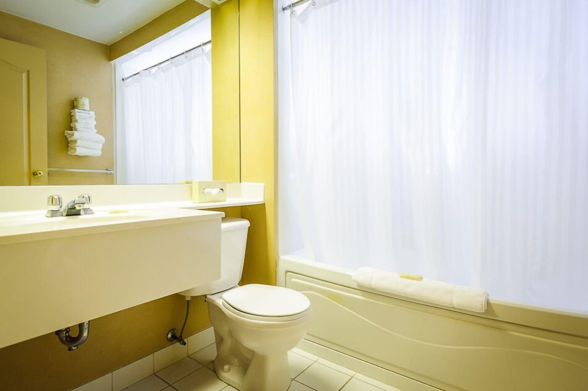 Peterborough Inn & Suites Hotel Экстерьер фото