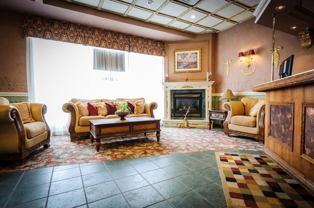 Peterborough Inn & Suites Hotel Экстерьер фото