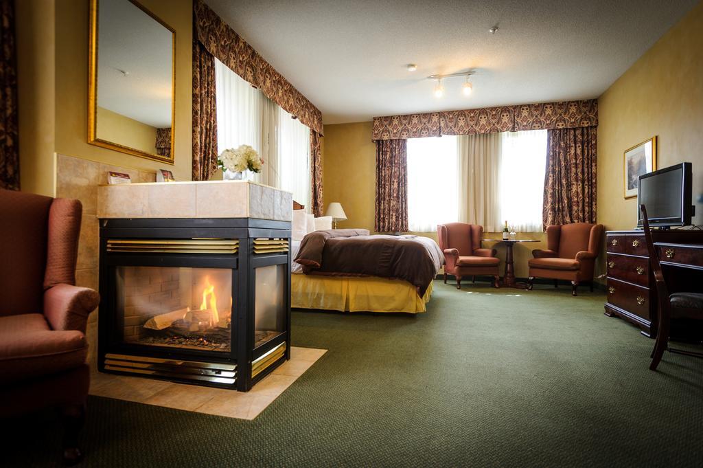 Peterborough Inn & Suites Hotel Экстерьер фото