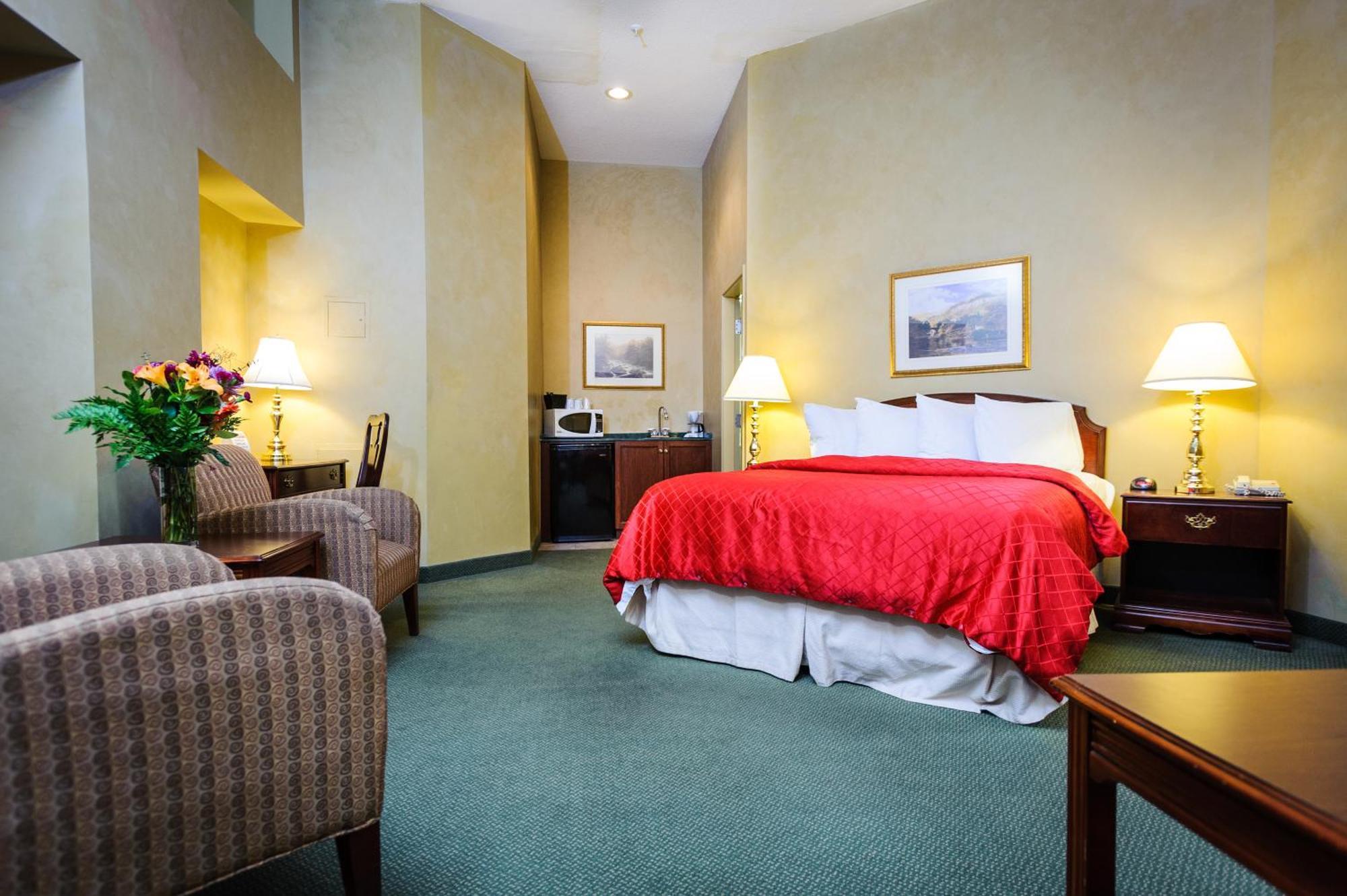 Peterborough Inn & Suites Hotel Экстерьер фото