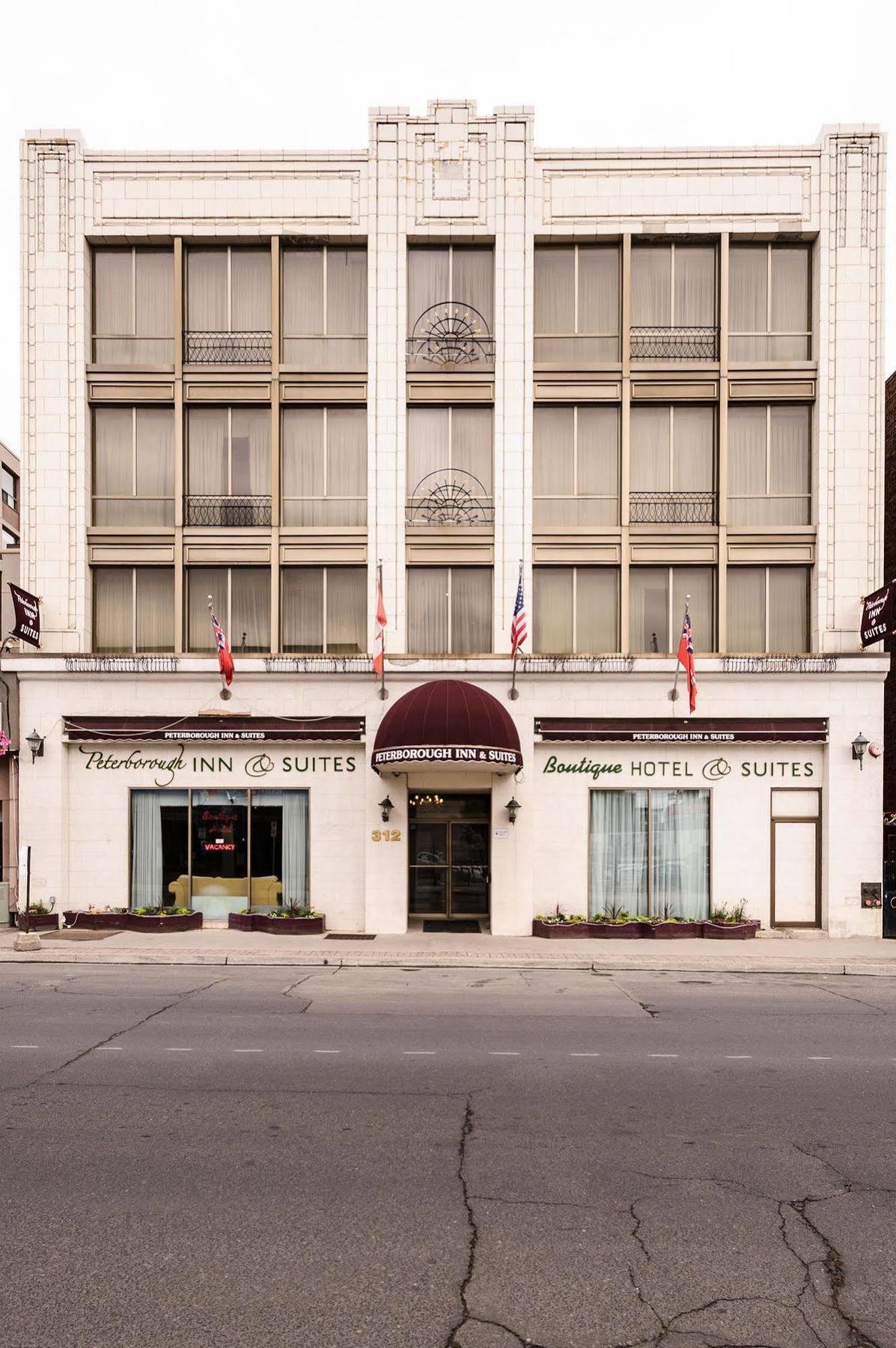 Peterborough Inn & Suites Hotel Экстерьер фото