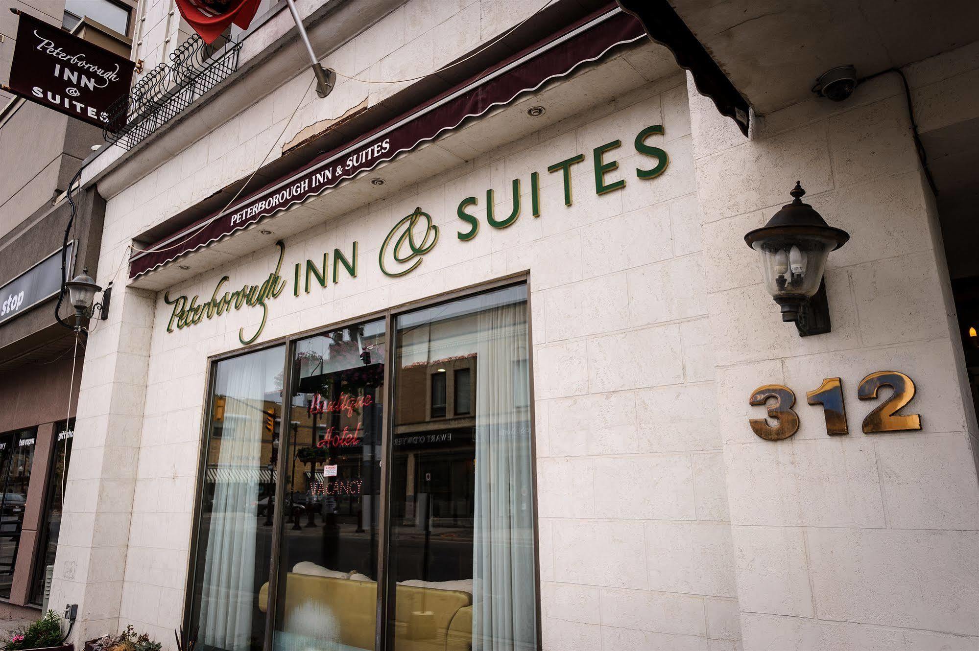 Peterborough Inn & Suites Hotel Экстерьер фото
