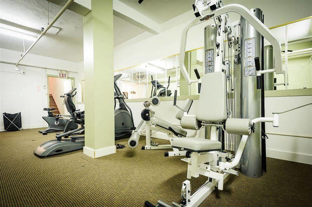 Peterborough Inn & Suites Hotel Экстерьер фото
