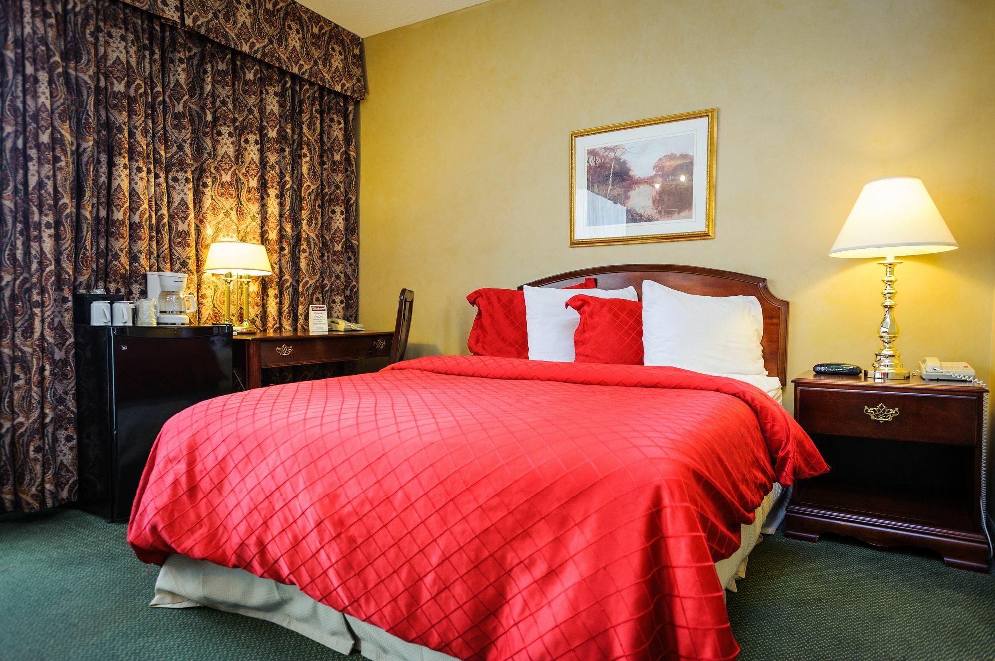 Peterborough Inn & Suites Hotel Экстерьер фото